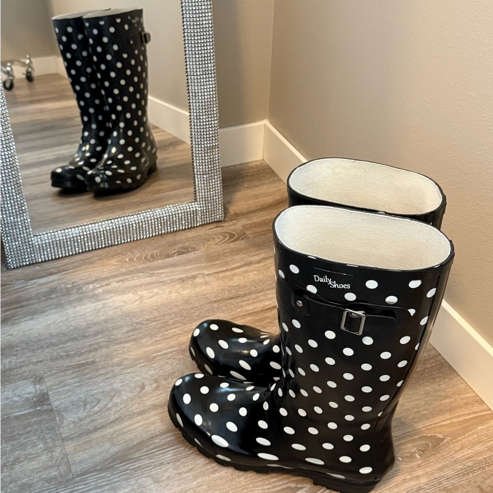 Black Polka Dot Women's Rain Boots - size 12